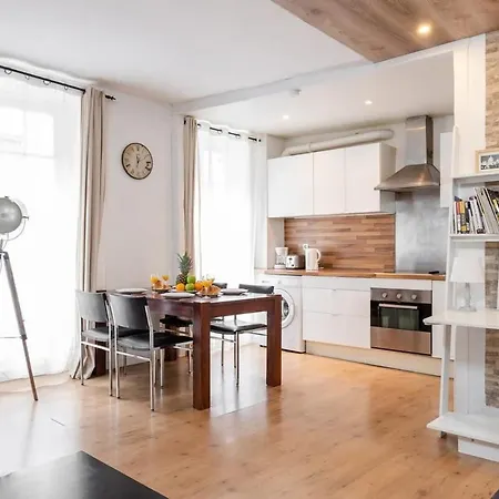 Avenue De Mars 2br
