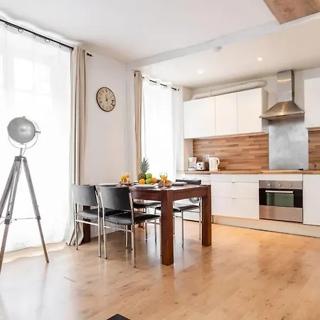 Avenue De Mars 2br * 파리