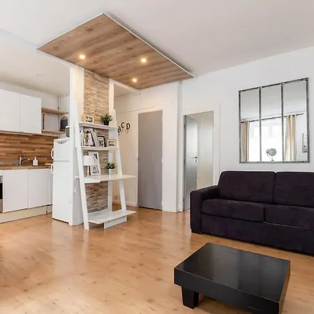 Avenue De Mars 2br *